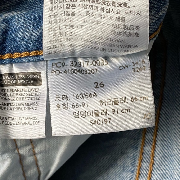 Levi’s 501 Light Wash Denim Shorts Distressed ( size 26 ) - Picture 5 of 5